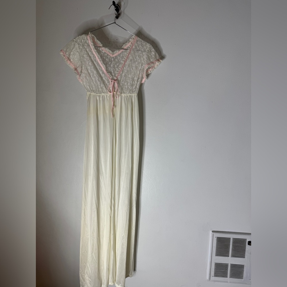Vintage Suzy Star Cream Nylon With‎ Lace Pink Ribbon Trim Junior 11 Long Gown